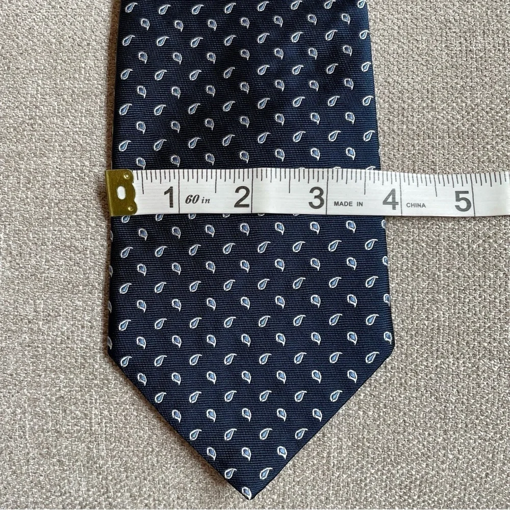 Brooks Brothers 346 Neck Tie Navy Blue Pure Silk USA Stain Resistant Paisley